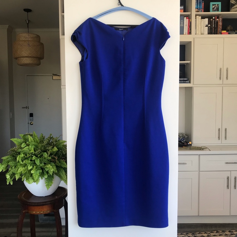 TAHARI Cap-Sleeve Front-Zip Sheath Dress